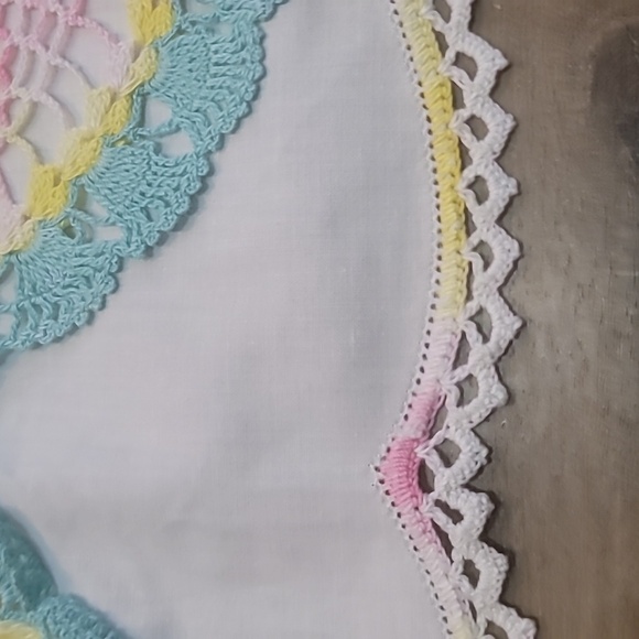 Vintage white pillowcases pink yellow seafoam green doilies embroidered accents - Picture 5 of 11